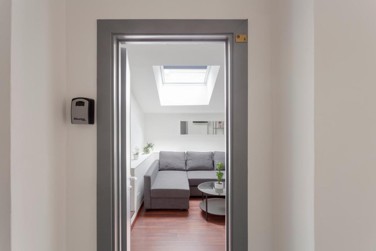 1 Bedroom & 1 Living Room Apt - Duomo 5 Milán Exterior foto